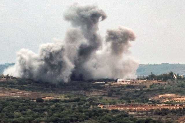 حزب الله يهاجم بصواريخ بركان وغارات إسرائيلية تدمر حيا سكنيا جنوبي لبنان