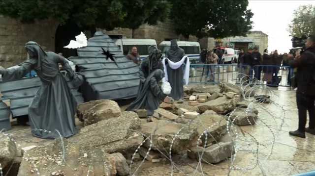 شاهد.. كنيسة المهد تضع مجسما فنيا لمأساة غزة مكان شجرة الميلاد