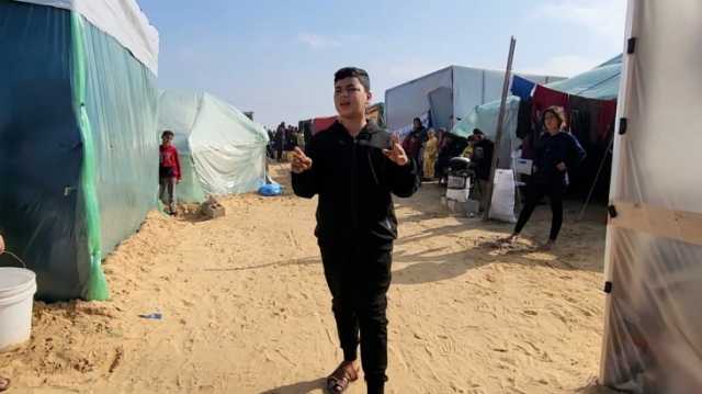 طفل موهوب ينشد لفلسطين والمقاومة في خيام النازحين برفح
