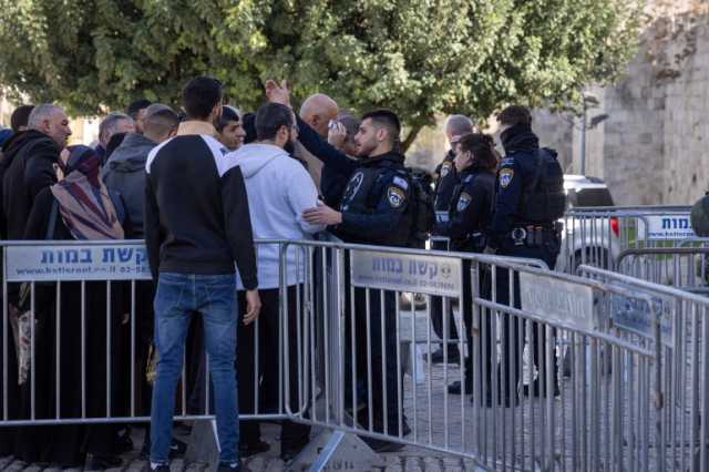 الاحتلال يعتزم منع أسرى محررين من دخول الأقصى في رمضان