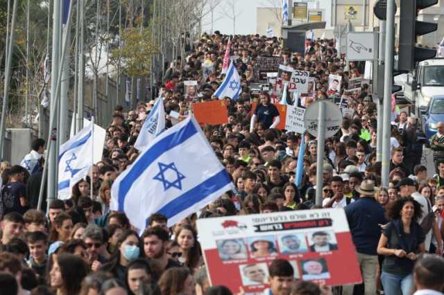 عائلات الأسرى الإسرائيليين.. حراك متصاعد للتأثير في قرار وقف الحرب