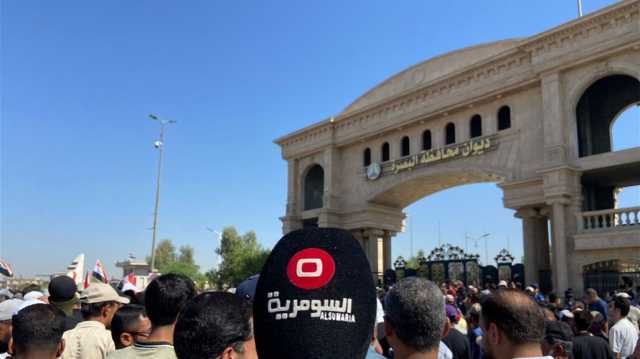 تعديل سلم الرواتب يدفع مئات الموظفين للتظاهر في البصرة (صور)