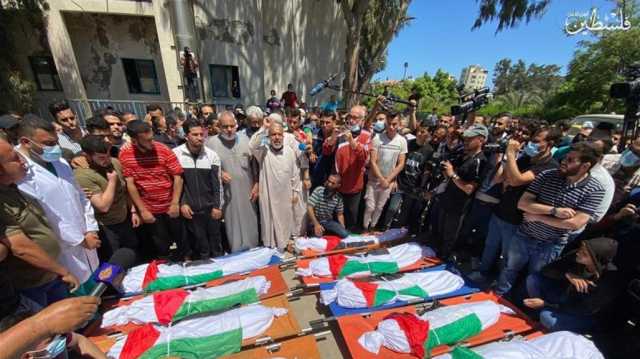 صور مأساوية.. بلدية غزة تجهز مقابر جماعية لدفن شهداء القصف