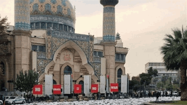 أكفان رمزية لأطفال غزة في طهران