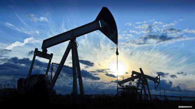 انخفاض إضافي بأسعار النفط رغم تخفيضات أوبك للإنتاج