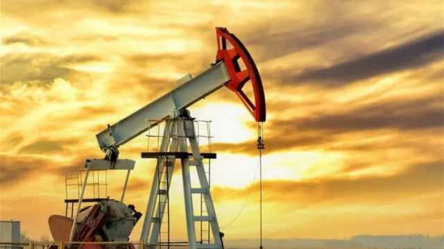بدء عطلة البورصات.. النفط يتوقف عند 77 دولارا لآخر تداول في 2023