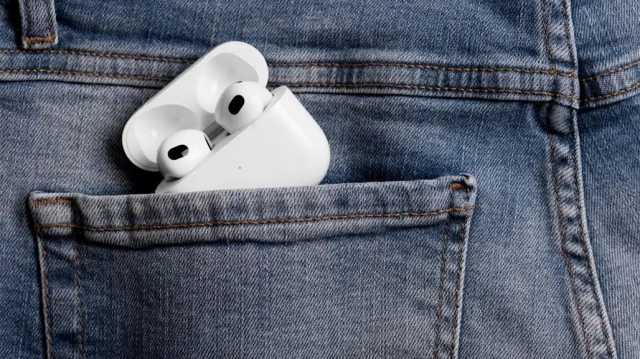 Airpods تتسبب بسجن شاب ستة أشهر
