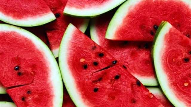متى يكون أكل البطيخ مميتا.. دراسة تجيب
