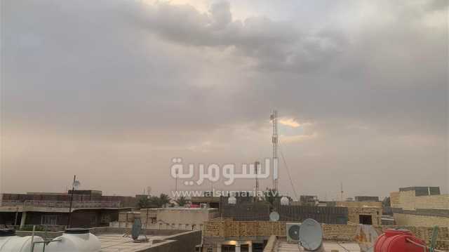 في الديوانية.. عاصفة وغيوم تخيم على المدينة (صور)