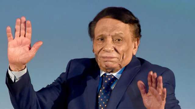 فنانة مصرية تعلن وشقيقه يوضح.. هل فقد الزعيم عادل إمام القدرة على الكلام؟