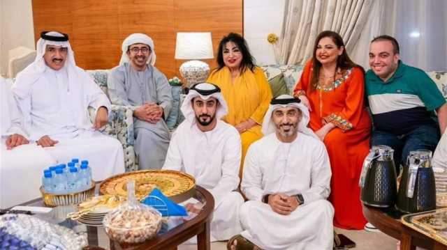 زيارة مباركة.. الشيخ عبدالله بن زايد يزور سميرة توفيق في منزلها!