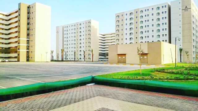 الخدمات النيابية تستعرض استراتيجية الحكومة لانهاء أزمة السكن بغضون سنوات