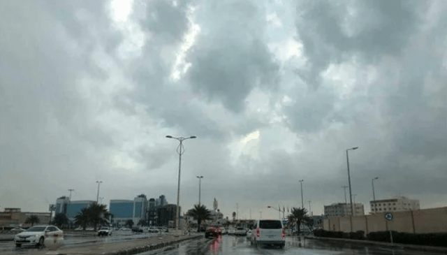 أمطار متفرقة الليلة والغد في غالبية مدن البلاد.. والحرارة بانخفاض-عاجل