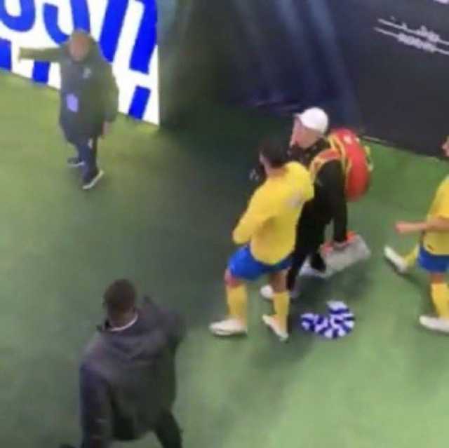 بعد حركة لا أخلاقية.. مطالبات بطرد رونالدو من السعودية