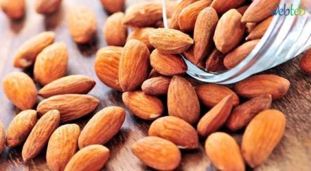 منها اللوز والكرز.. أطعمة تساعدك على النوم بشكل أفضل