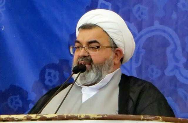 نجاة ممثل خامنئي من محاولة اغتيال أثناء أداء صلاة الجمعة.. فيديو