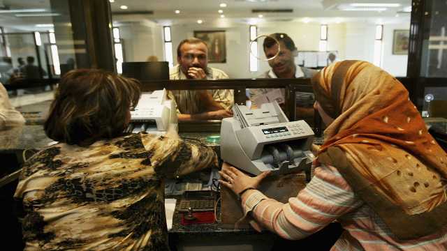 خبير يتحدث عن الحاجز الأكبر وإيجابيات دمج المصارف العراقية والعربية- عاجل