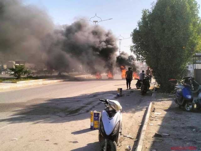 متظاهرون يغلقون مبنى ديوان محافظة ذي قار ويقطون شارعًا حيويًا وسط الناصرية