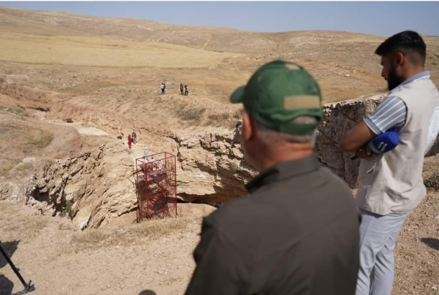 في بئر أثري مليء بالأفاعي.. البدء بانتشال الضحايا من أعقد مقبرة جماعية في العراق (صور)
