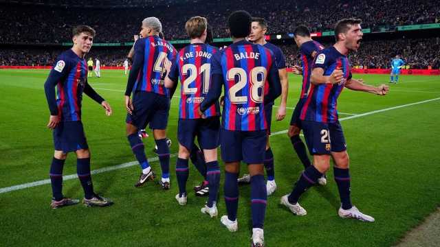 بعد 14 عاما.. نجم برشلونة يسعى لمغادرة الفريق