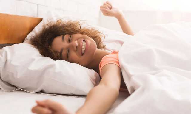 خبراء يحددون درجة حرارة الغرفة المثالية للنوم