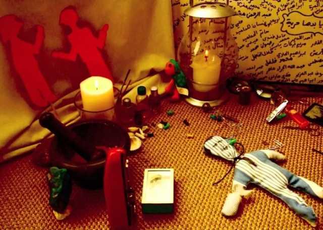 الروحانيات بصفتها بوابة لأجساد النساء واموالهن.. حملة أمنية لـاستئصال السحرة