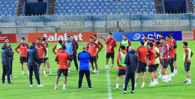 بالصور.. المنتخب الوطني يباشر تدريباته في الكويت