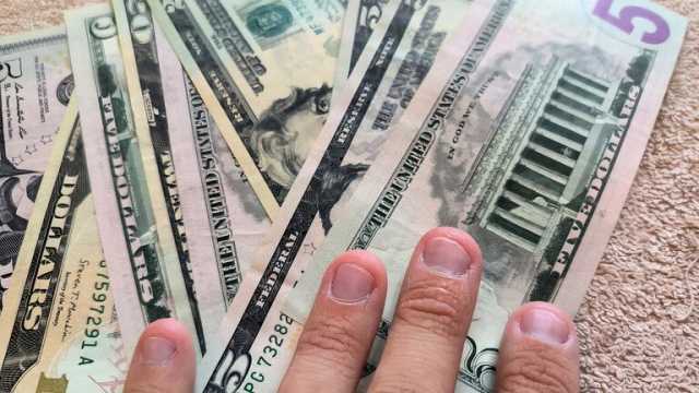 مجموعة دولية تناقش تقليص الاعتماد على الدولار