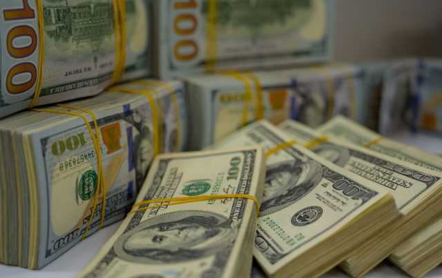 تذبذب أسعار الصرف.. استقرار في بغداد وانخفاض بكردستان