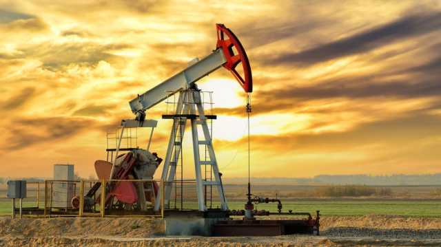 أسعار النفط تتجه لتحقيق أول زيادة اسبوعية منذ 3 أشهر
