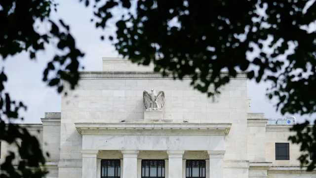 'الفيدرالي' الأميركي يعتزم تقليص عدد موظفيه 10% خلال سنوات