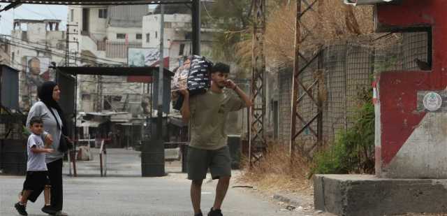 باصات الأونروا أجلت نحو 400 نازح من عين الحلوة إلى سبلين