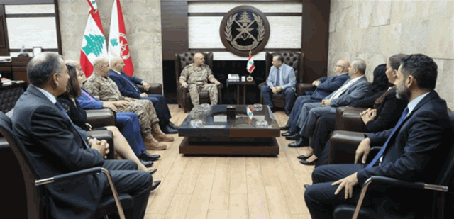 قائد الجيش استقبل وفدًا من نادي الصحافة