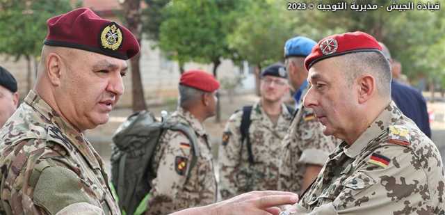 مساعٍ للتمديد لقائد الجيش