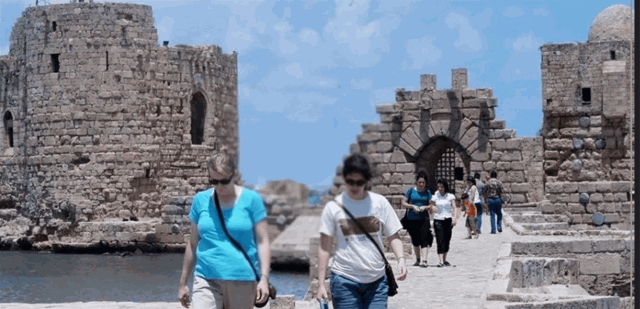 أجانب في الجنوب.. ماذا يفعلون هناك؟