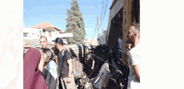 سائق شاحنة يفقد السيطرة على مركبته في بعلبك.. سقوط عدد من الجرحى وخسائر مادية كبيرة