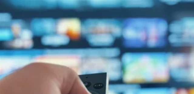 مقدمات نشرات الأخبار المسائية ليوم الأحد