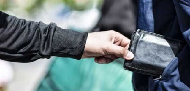 قاصرٌ سرق مبلغاً من المال من داخل صهريج للمحروقات