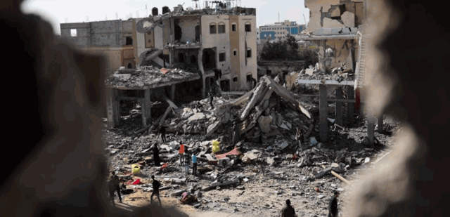 رحيل الشاعر في غزة يعني موت الكلمة.. كما صورة الصحافي