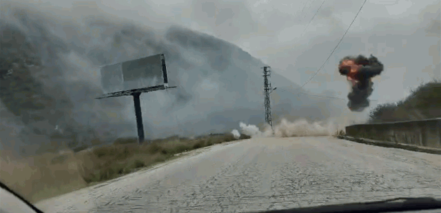 فيديو عاجل ومُرعب.. هكذا نجا فريق قناة المنار من قصفٍ إسرائيليّ!