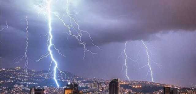 ودعوا الطقس الدافئ.. عاصفة طوفانية ستضرب لبنان وهكذا سيكون طقس الميلاد