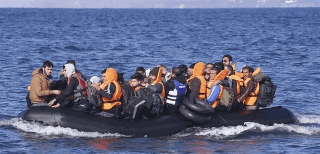 انطلق من لبنان.. وفاة طفلة ظلت لأيام على متن قارب في عرض البحر