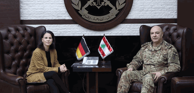 قائد الجيش عرض مع وزيرة الخارجية الألمانية التطورات على الحدود الجنوبية