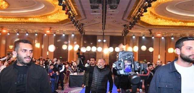 بالصور: باسيل يسلّم نجله بطاقة الانتساب لـالتيار
