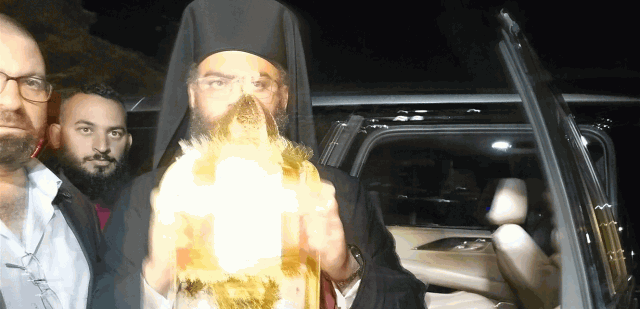 وصول شعلة النور المقدس إلى دير سيدة البلمند البطريركي