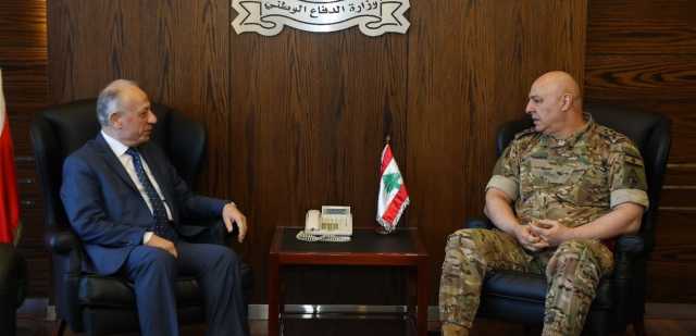 الوضع الأمني والتطورات الأخيرة بين وزير الدفاع وقائد الجيش