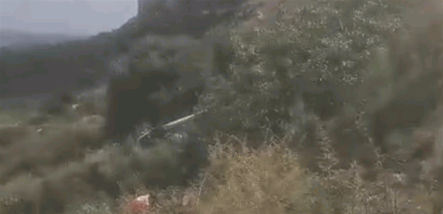 بالفيديو.. تدهور سيارة على طريق البلمند