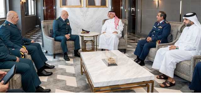 قائد الجيش بحث مع وزير الدولة لشؤون الدفاع في قطر في سبل الدعم