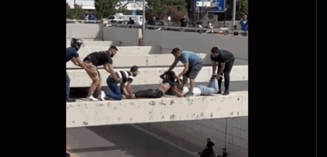 فيديو لمحاولة إنتحار في الطيونة - بيروت.. مشهدٌ يحبس الأنفاس!