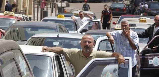 السائقون العموميون يحتجون على التعرفة الجديدة.. اليكم التفاصيل